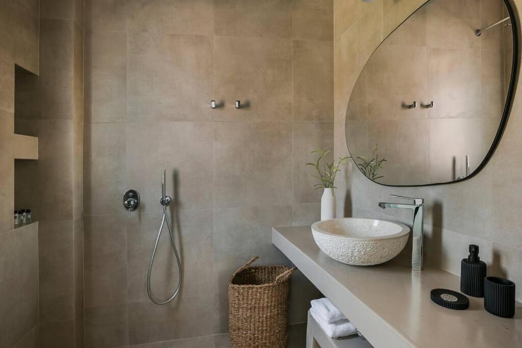 Lourdas White Villa 로우드하타 외부 사진