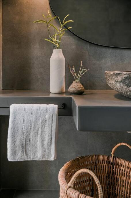 Lourdas White Villa 로우드하타 외부 사진