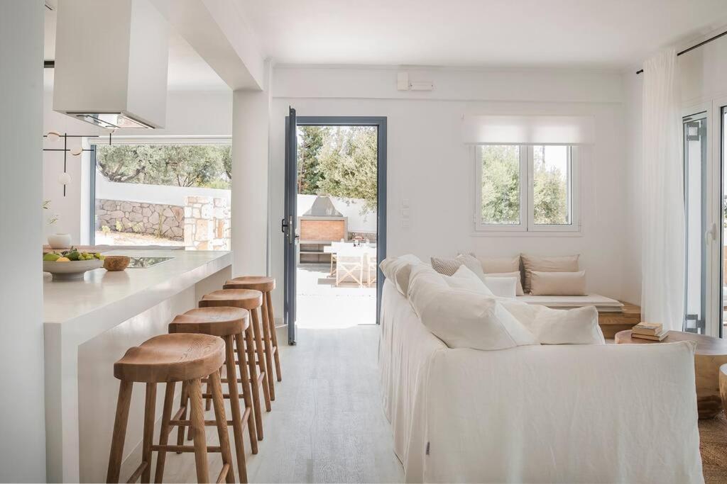 Lourdas White Villa 로우드하타 외부 사진