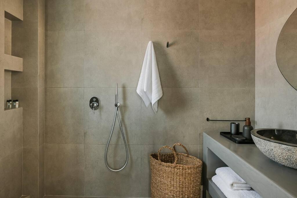 Lourdas White Villa 로우드하타 외부 사진